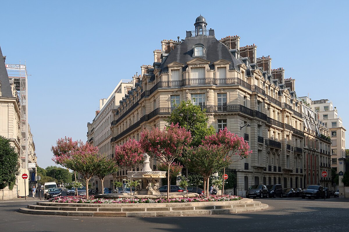 Façade haussmannienne, détails de pierre.